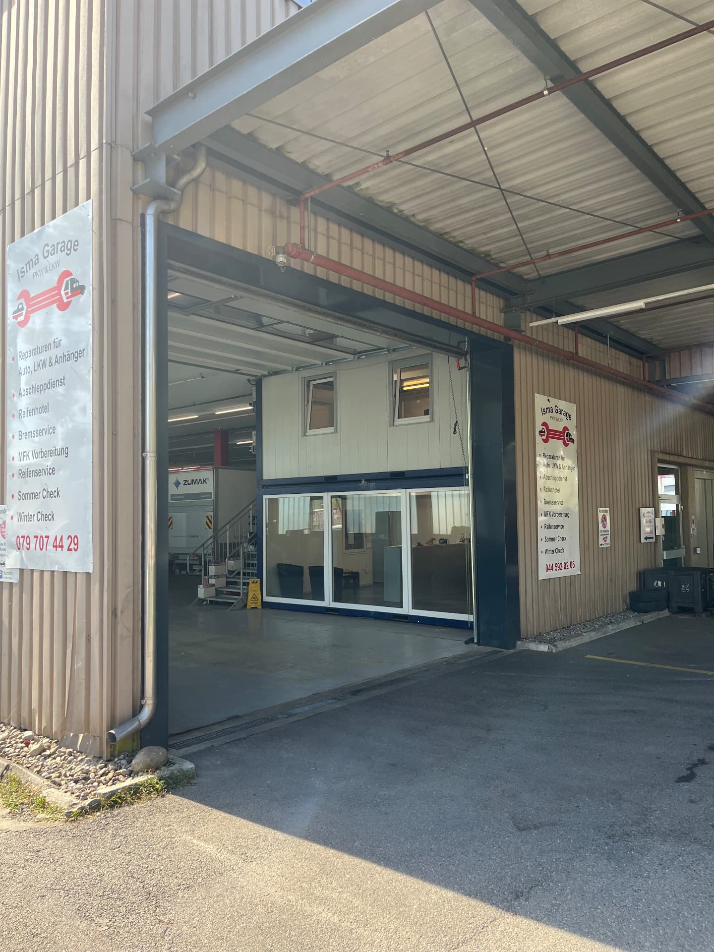 Eingang der Isma Garage in Dietlikon