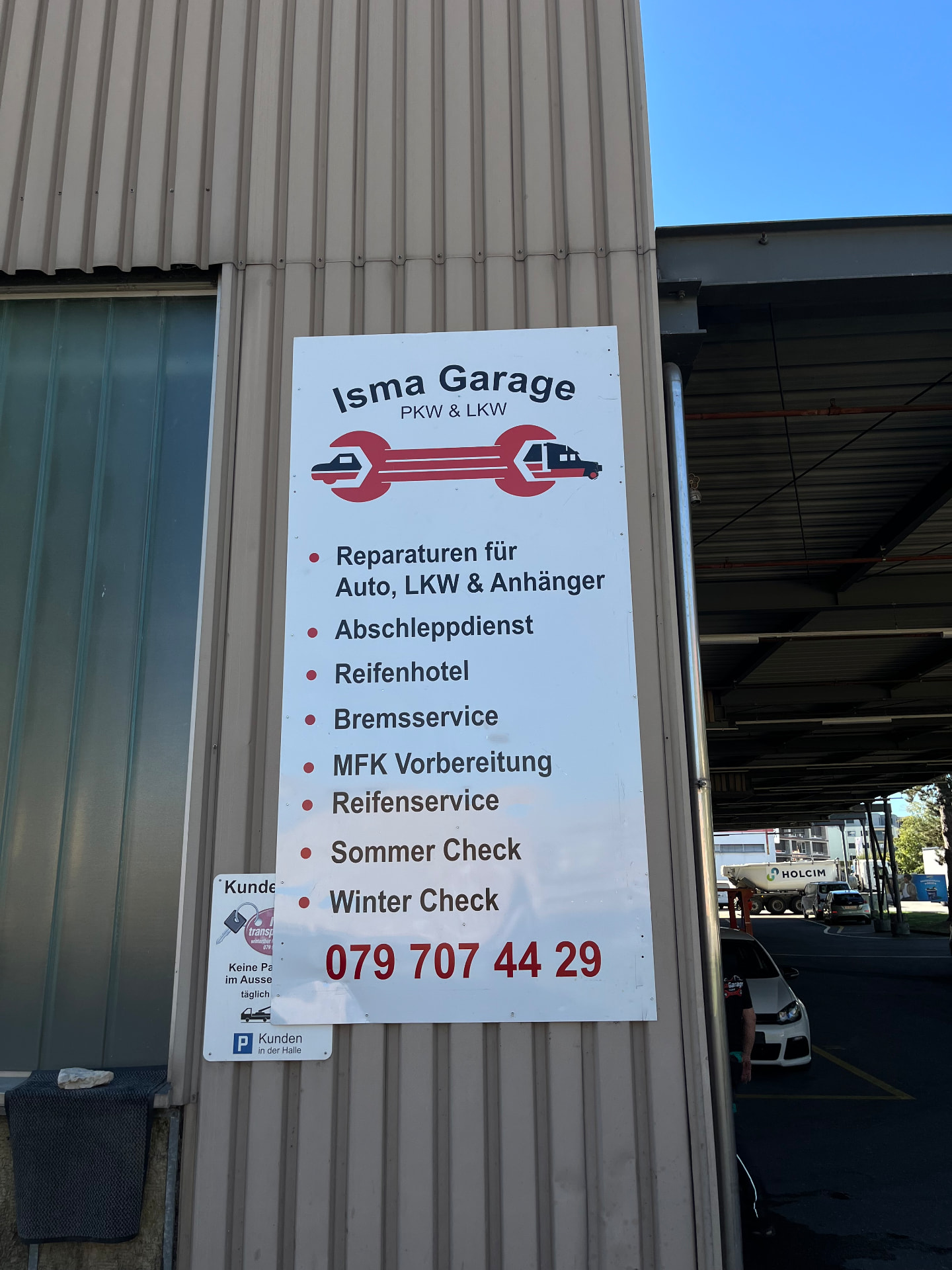 Beschilderung mit den Leistungen der Isma Garage
