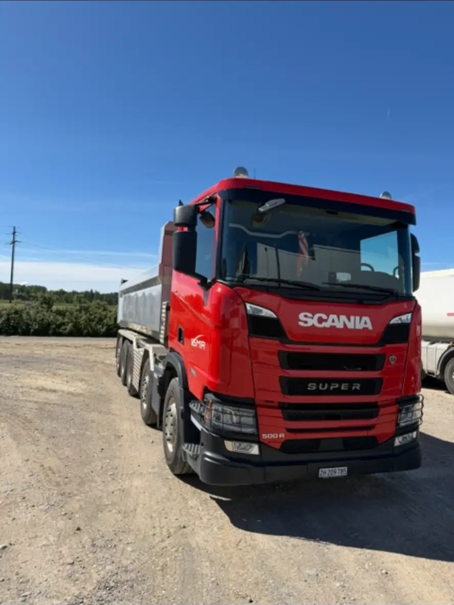 Roter Scania-Kipper der Isma Garage